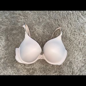 Pink. Victoria Secrets. Everywhere Push up bra.